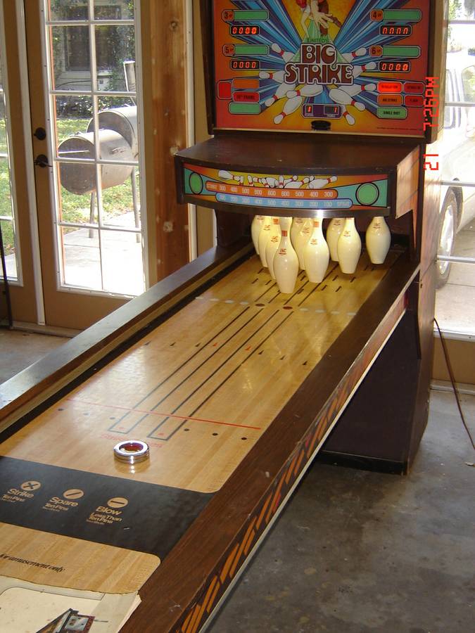 Big Strike Bowling marquee